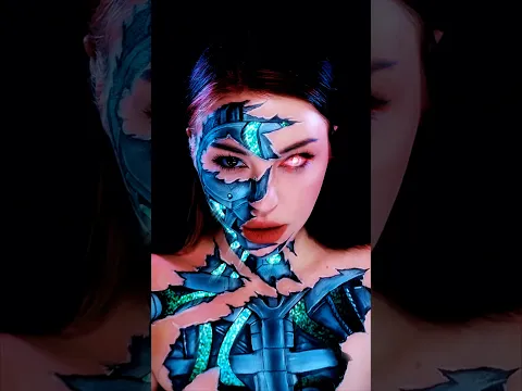 Glitch makeup robot 🤖 👀 IB @valeriyaeros @molchanovamua @whosbeth_