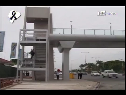 Inauguran paso peatonal que cuenta con ascensor y ciclovía