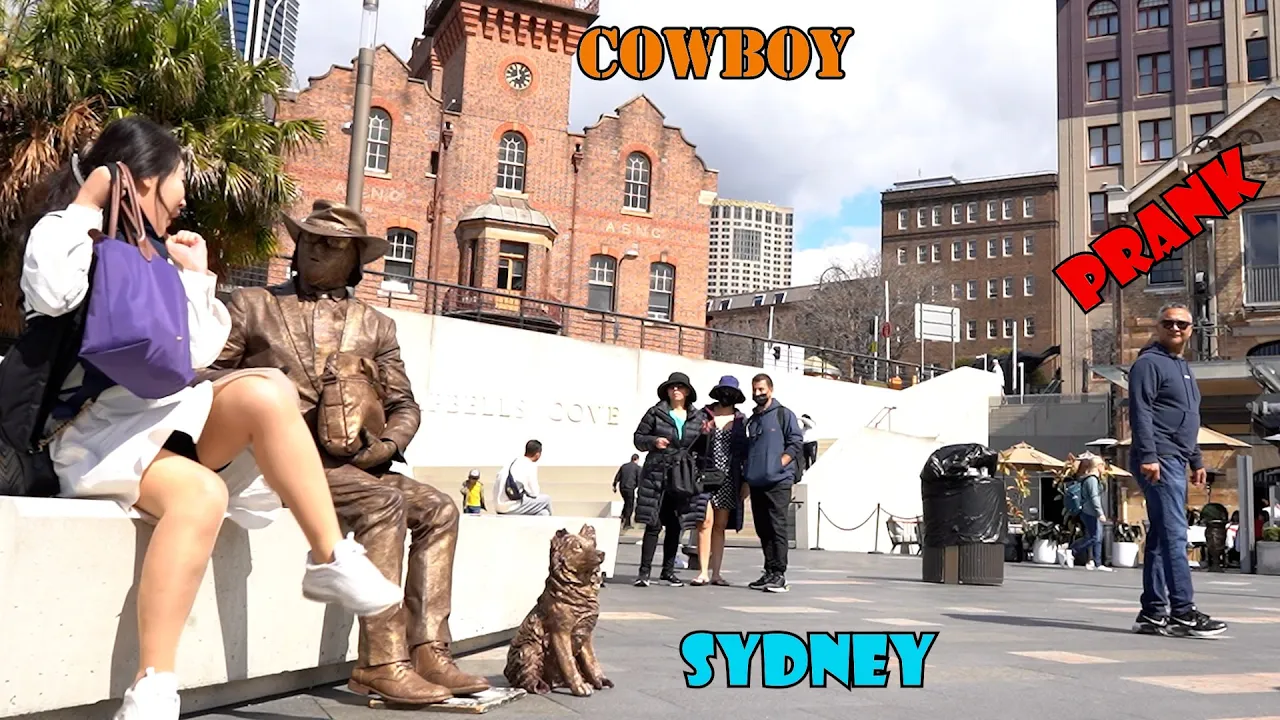 #Cowboy_prank in Sydney  awesome reactions. lelucon statue prank. luco patung