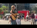 Isabella Gaspary canta 'Raridade' na Avenida Paulista