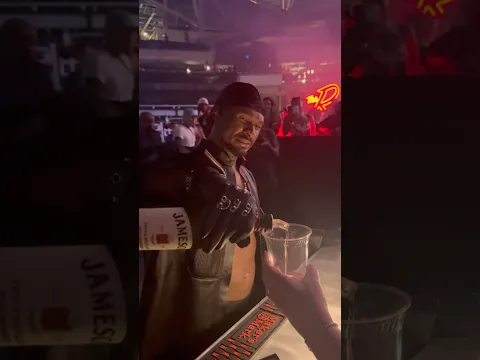Oooh if U lookin’ for me… #bartender #usher #randbtour
