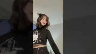 اه بحبك اه بحبك ااااه بحبك دندنها