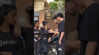 بنت احرجت صاحبتها في الجامعه 