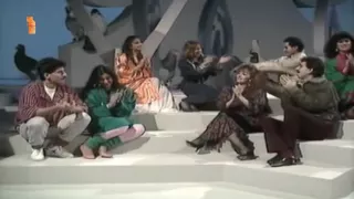 بتغني لمين ياحمام عمرو دياب      دندنها