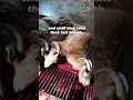 Download Lagu Kasmir: Pekerja Memukul Kepala Kambing dengan Palu