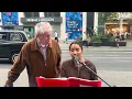Lagu Man with Glorious voice Joins me to Sing Amazing Grace