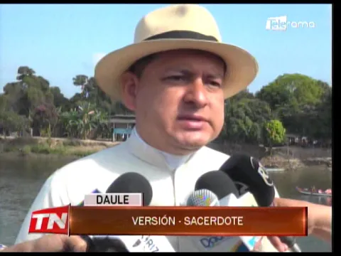 Feligreses navegaron junto a la imagen del Cristo Negro