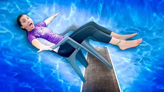 تحدي الكرسي والمسبح مع اسئلة محرجة جبنا العيد 