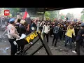 Download Lagu Demo Memanas, Pagar Belakang Gedung DPR Jebol