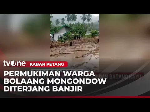 Banjir Bercampur Lumpur dan Material Kayu Menerjang Pemukiman Warga