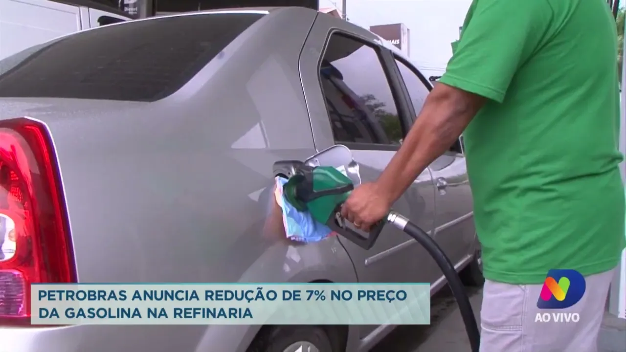 Petrobras anuncia redução de 7% no preço da gasolina na refinaria