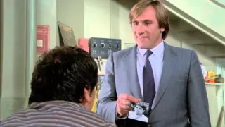 Les Compères (1983) - Extrait "C'est le plombier, vous le prenez?"