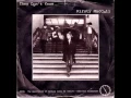 Download Lagu Kirsty MacColl - They Don't Know 1979