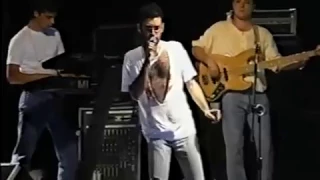 Legião Urbana - O Mundo Anda Tão Complicado (ao vivo)