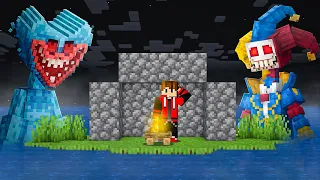 I Survived On A DESERTED POPPY PLAYTIME island Minecraft !!!