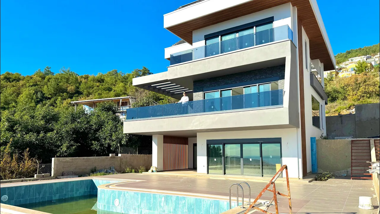Sea-View 5-Bedroom Villa in Bektaş with sea view and Turkish citizenship eligibility