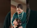 Una niña de 5 años busca pareja para su madre, elige al CEO y le dice papá, ¡está sorprendido!