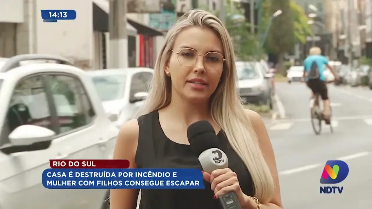 Família escapa mas casa é destruída por incêndio em Rio do Sul