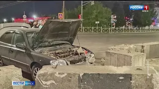 В Омске на Бульваре Архитекторов вновь протаранили бетонные блоки