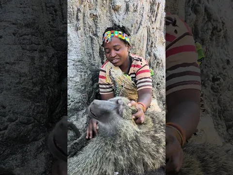 😳🔥 Hadzabe Woman With a Big Catch!A proud moment in the bush with today’s impressive catch. 🌿🙌