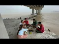 Download Lagu Săn bắt nấu ăn dưới chân Cầu Đại Ngãi 2 . Bữa nay trúng mánh bầy Cá Ngát quá ngon VXĐ 960