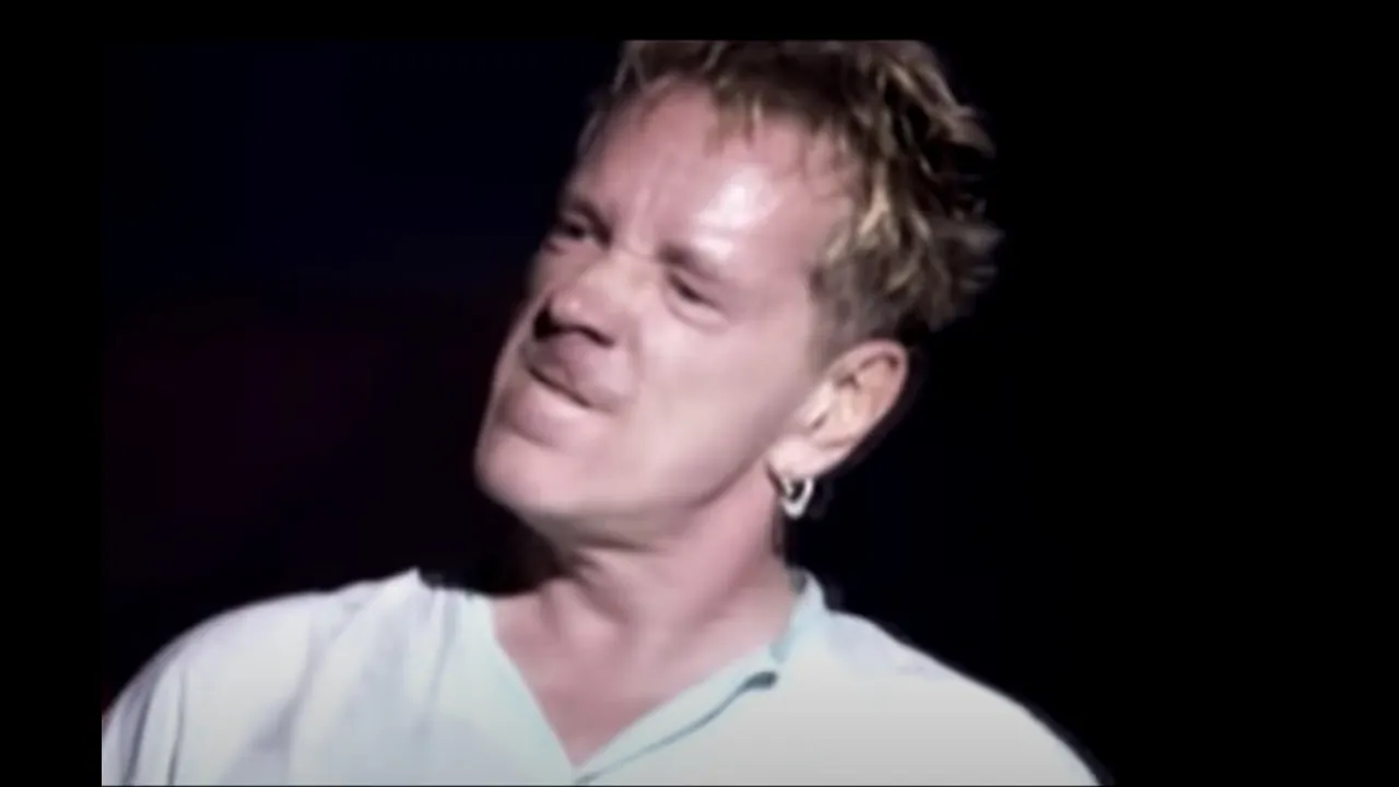 Sex Pistols - Anarchy In The UK (Official Live Video) Sex Pistols - Anarchy In The UK (Official Live Video)