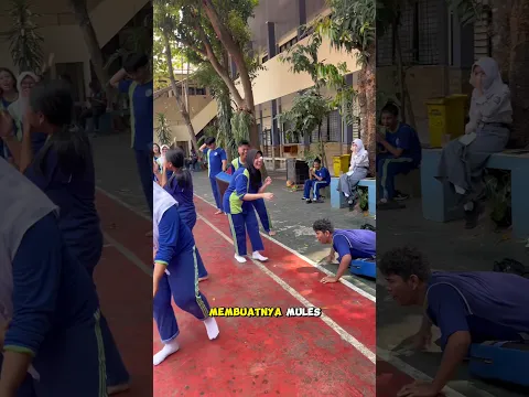 Disuruh tendang ketengah malah kebawah🤣😭😭 #masasekolah #sekolah #olahraga (sc.@Penjasnipam )