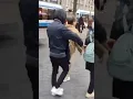 Download Lagu Omstander filmt 2 pogingen van een zakkenroller in Amsterdam!!! #pickpocket #amsterdam