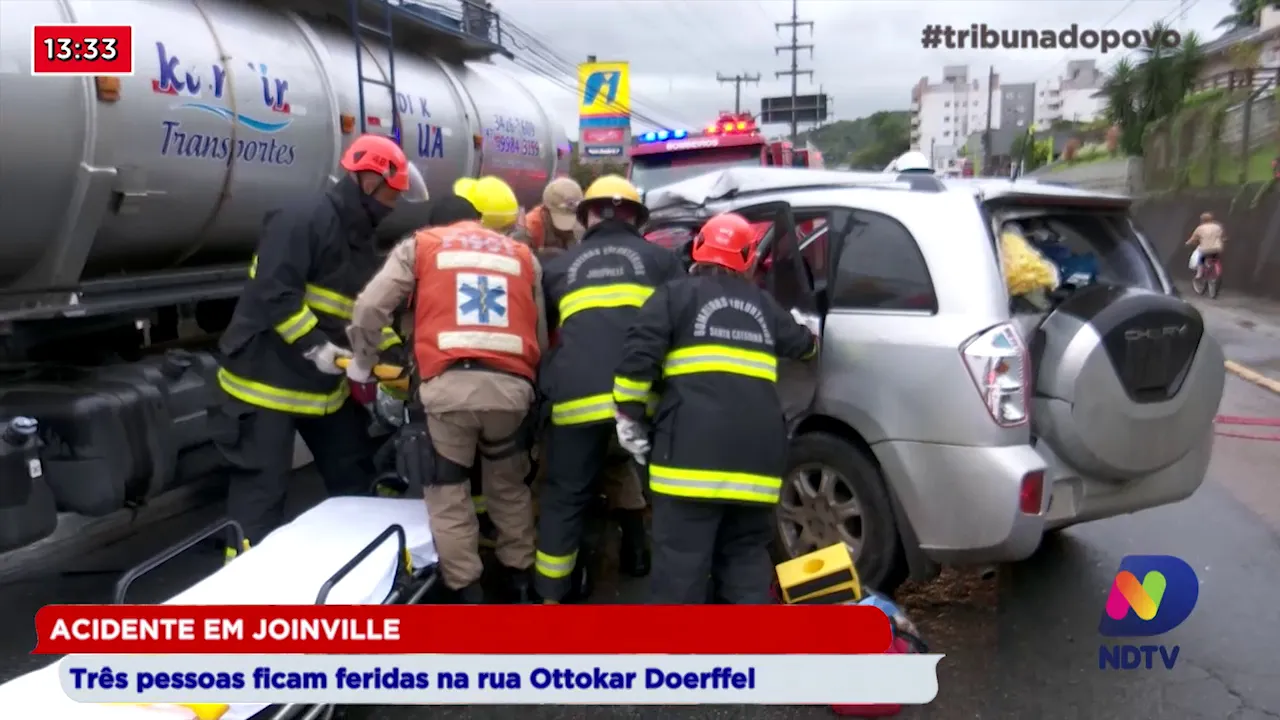 Acidente em Joinville: Três pessoas ficam feridas na rua Ottokar Doerffel