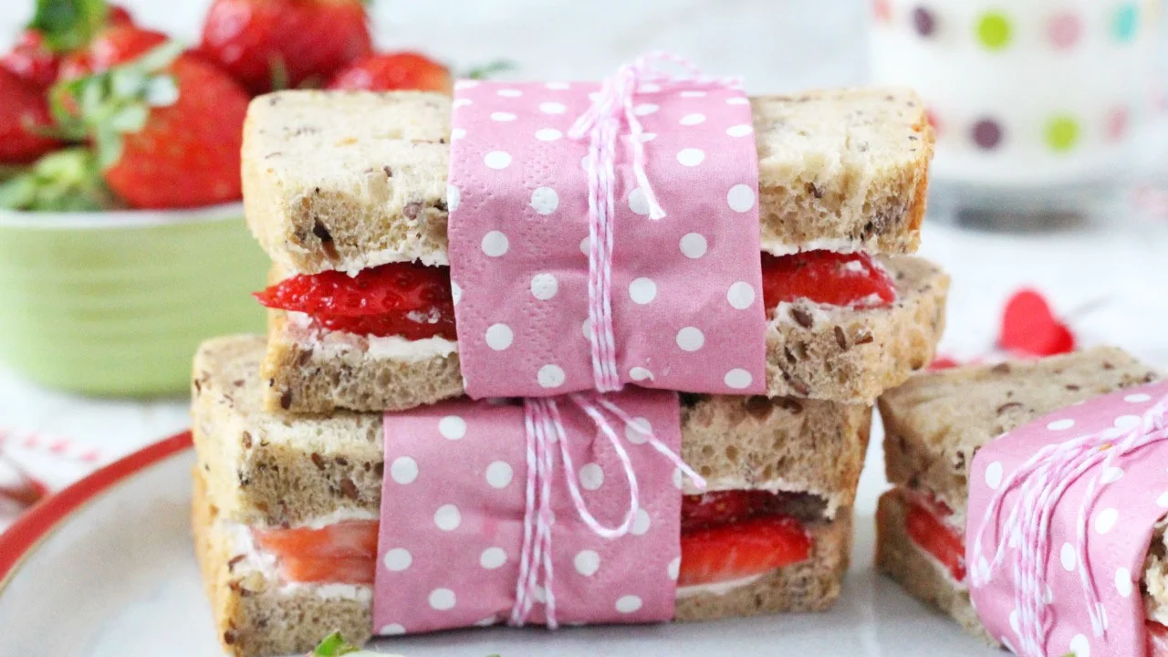 Strawberry Cream Cheese Sandwich   Healthy Lunch for Kids