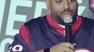 شاكر شريف بيقلد لغات 