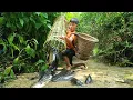 Download Lagu FULL VIDEO: Boy catches fish alone with bamboo basket, gets help from police to build a new life