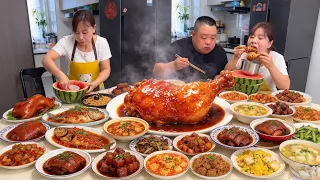 蠢老公學聰明了先偷看我藏食物，誰料太笨還是選錯了，看見雞腿吃不上氣哭了！
