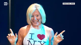 Maddalena Corvaglia è Geri Halliwell - It's raining men - Tale e Quale Show 07/10/2026