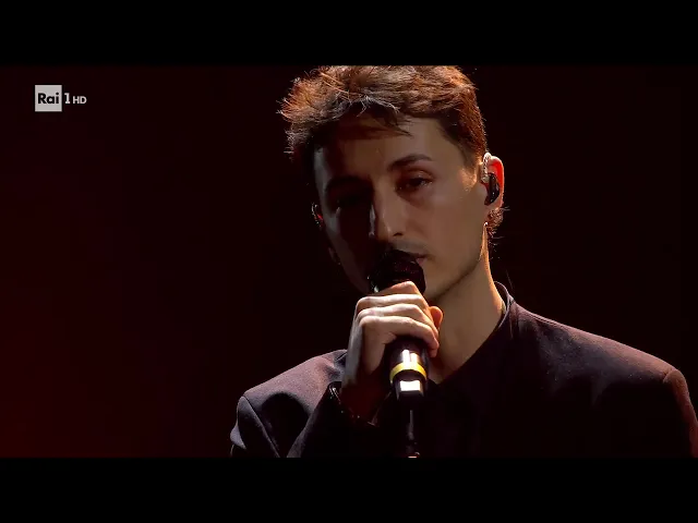 Sanremo 2026 - Nayt e Joan Thiele cantano La canzone dell'amore perduto