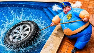 The Wheel Fell into the Pool! The Police Officer Rushes to Help!
