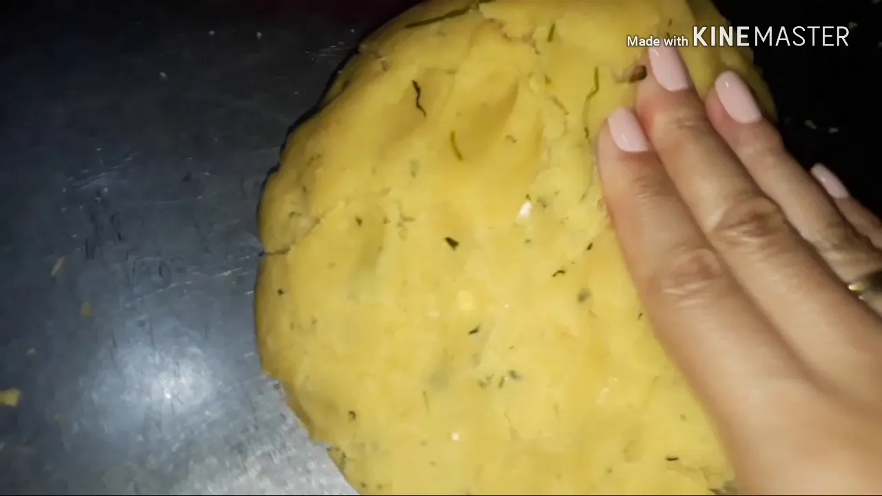 COXINHA DE FRANGO (MASSA FEITA COM LEITE)