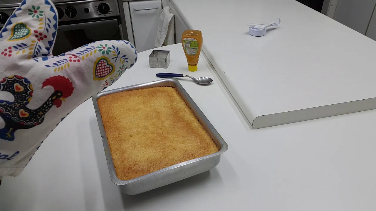 Bolo de maizena com 3 ingredientes 🍰 MUITO FOFINHO sem fermento e sem trigo