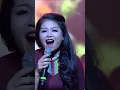 Download Lagu Giọng hát ĐỐT CHÁY sân khấu - Chiếc Khăn Piêu