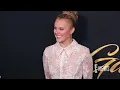 JoJo Siwa STUNS Audience With Emotional Glitter-Filled Performance | E! News