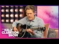 Download Lagu Kelly Clarkson SURPRISES Kevin Bacon With Impromptu Guitar Challenge