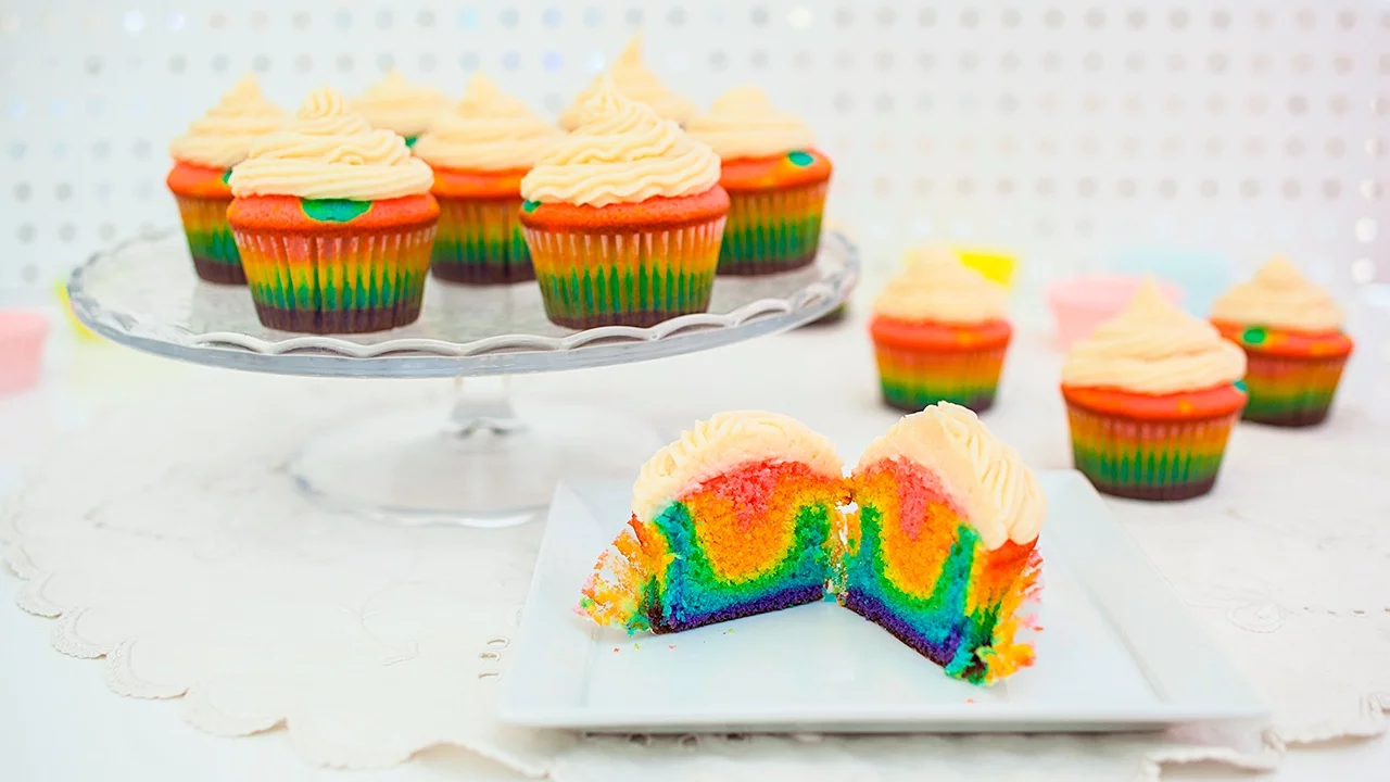 COMO FAZER CUPCAKE ARCO ÍRIS