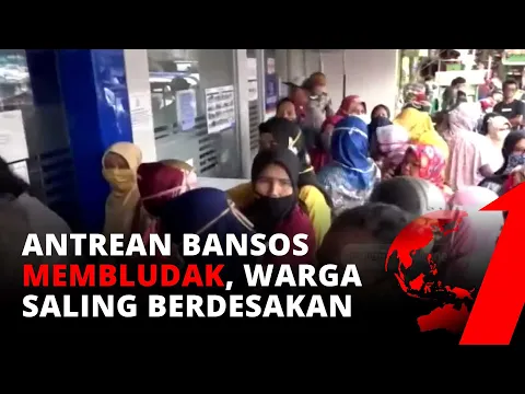 Warga Banjar Berdesakan di Depan Bank Antri Bantuan Sosial | tvOne