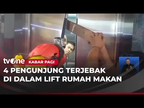 Petugas Damkar Berhasil Evakuasi Empat Orang yang Terjebak dalam Lift