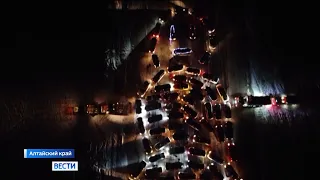 В Алтайском крае автомобилисты сделали снеговика из машин