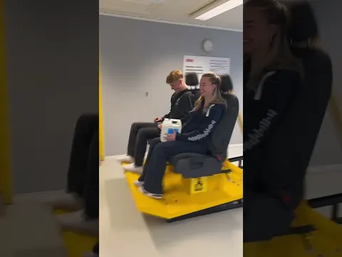 Can she hold on at just 7 km/h? 👀💥