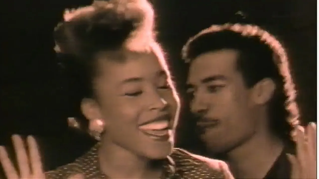Club Nouveau - Lean On Me (Official Music Video) Club Nouveau - Lean On Me (Official Music Video)