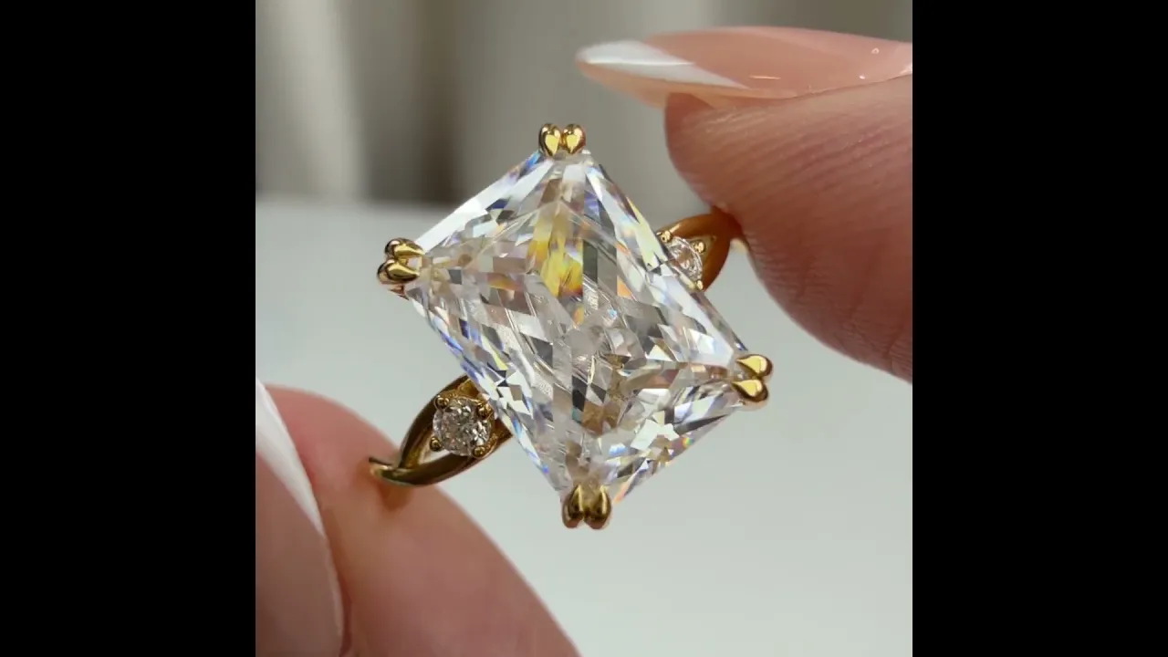 Amira丨3CT Radiant Cut Lab Diamond Twisted Three Stones Engagement Ring