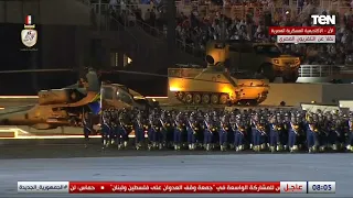 على موسيقى طبول الحرب   عرض عسكري مهيب من طلبة الأكاديمية العسكرية المصرية دندنها