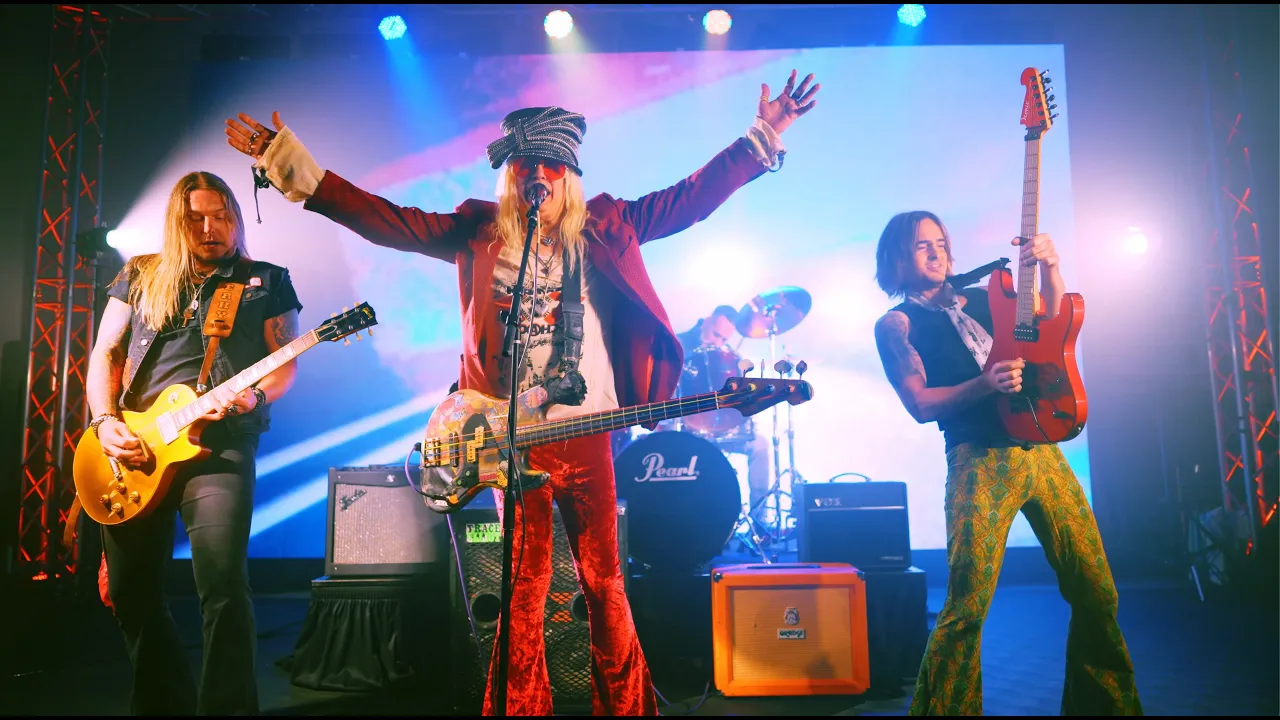Enuff Z'nuff - Heavy Metal (Official Music Video) Enuff Z'nuff - Heavy Metal (Official Music Video)